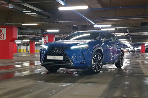 Lexus UX салон